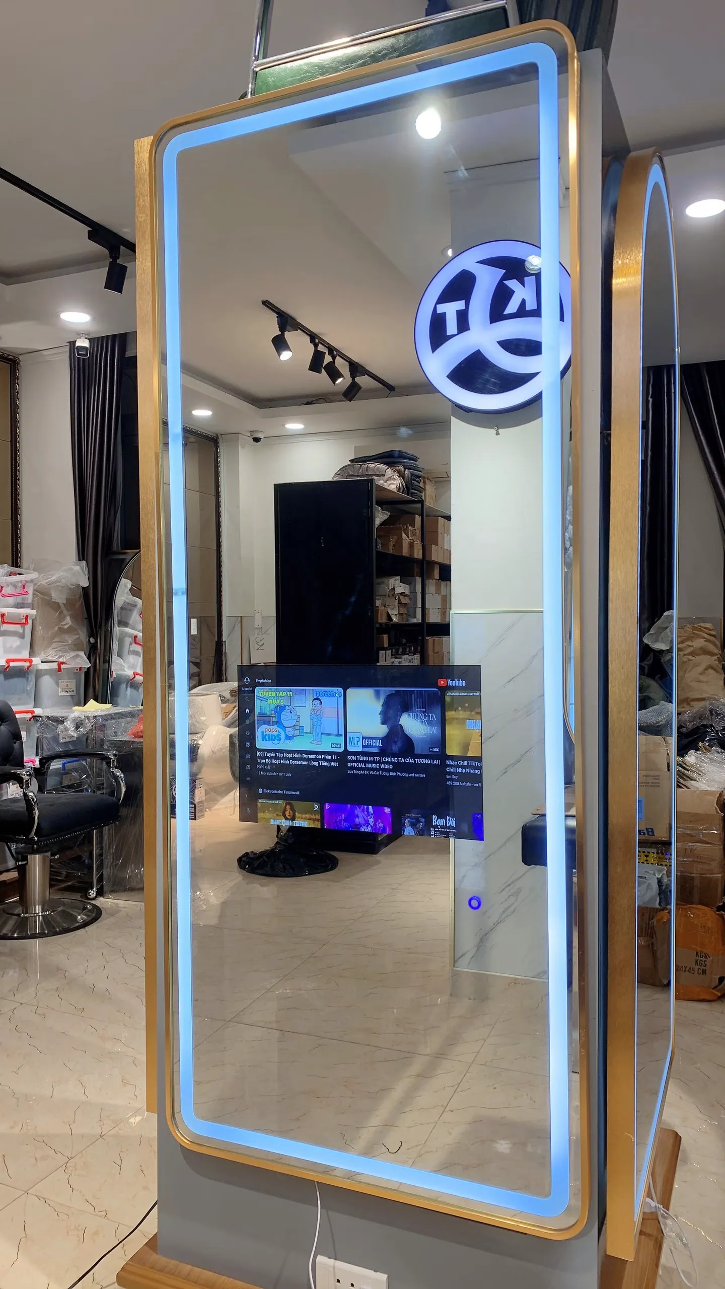 Gương Vuông Bo Góc Cạnh LED Có Màn Hình Tivi — ảnh 2